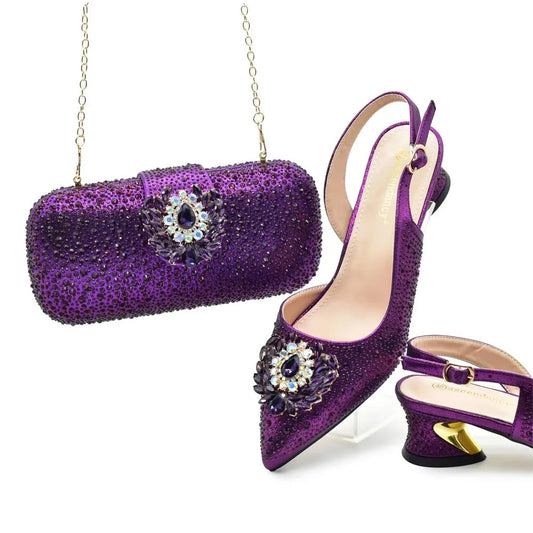 The party is matched with big flash diamond decorative high-heeled sandals and hard box gem handbag set full of diamonds high-heeled shoes.