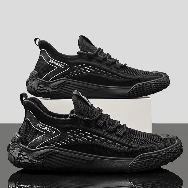 Soft-soled men's shoes, new for spring/summer 2025. flyknit mesh sneakers, breathable running and casual athletic shoes. lightweight knitted trendy footwear
