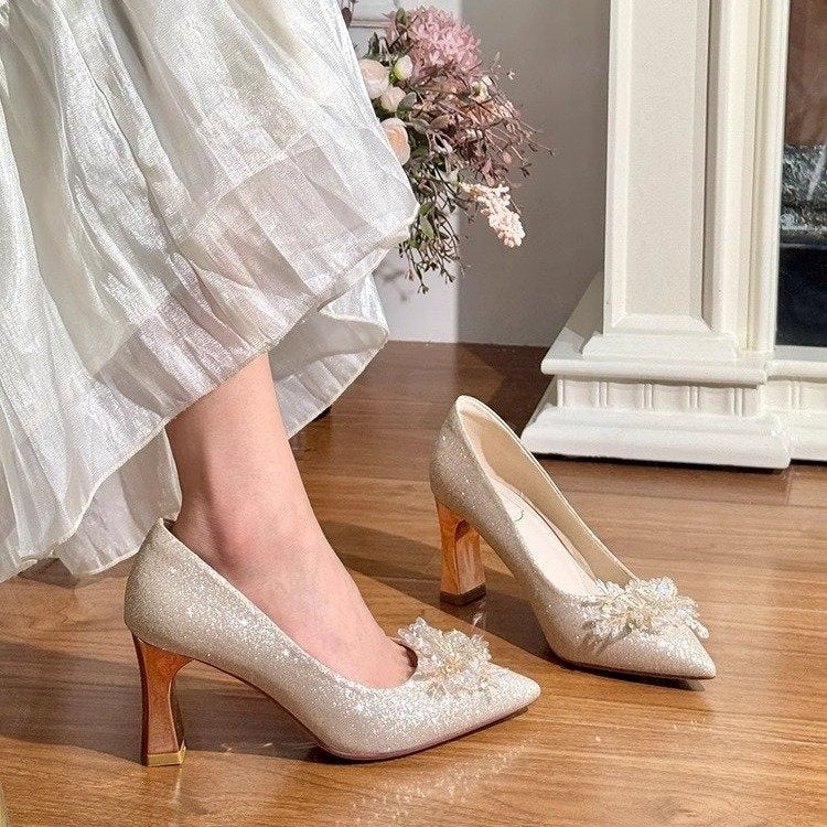 New pointed thick heel wedding shoes women's design sense autumn and winter new show clothes wedding ceremony bridesmaid shoes women's single shoes tide