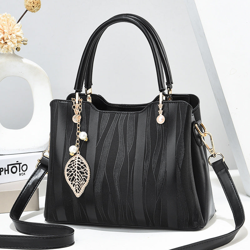 Women's handbag: 2024 fashion trend - new vertical striped, large capacity, middle-aged shoulder bag, high-quality tote, mom bag