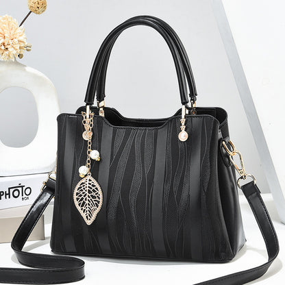 Women's handbag: 2024 fashion trend - new vertical striped, large capacity, middle-aged shoulder bag, high-quality tote, mom bag