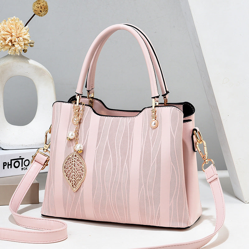 Women's handbag: 2024 fashion trend - new vertical striped, large capacity, middle-aged shoulder bag, high-quality tote, mom bag
