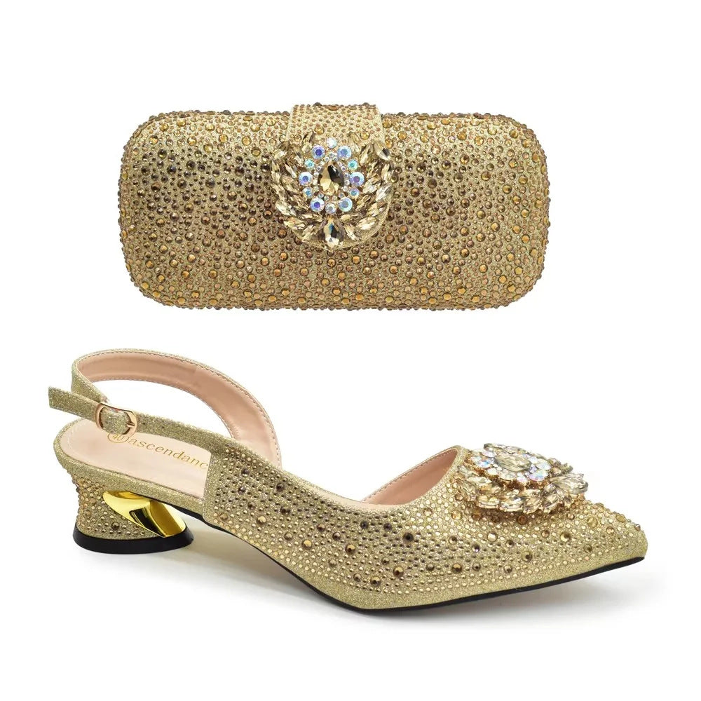 The party is matched with big flash diamond decorative high-heeled sandals and hard box gem handbag set full of diamonds high-heeled shoes.