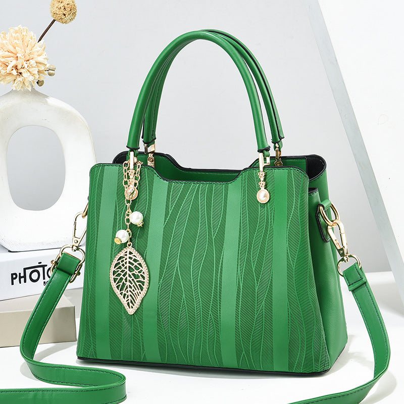 Women's handbag: 2024 fashion trend - new vertical striped, large capacity, middle-aged shoulder bag, high-quality tote, mom bag