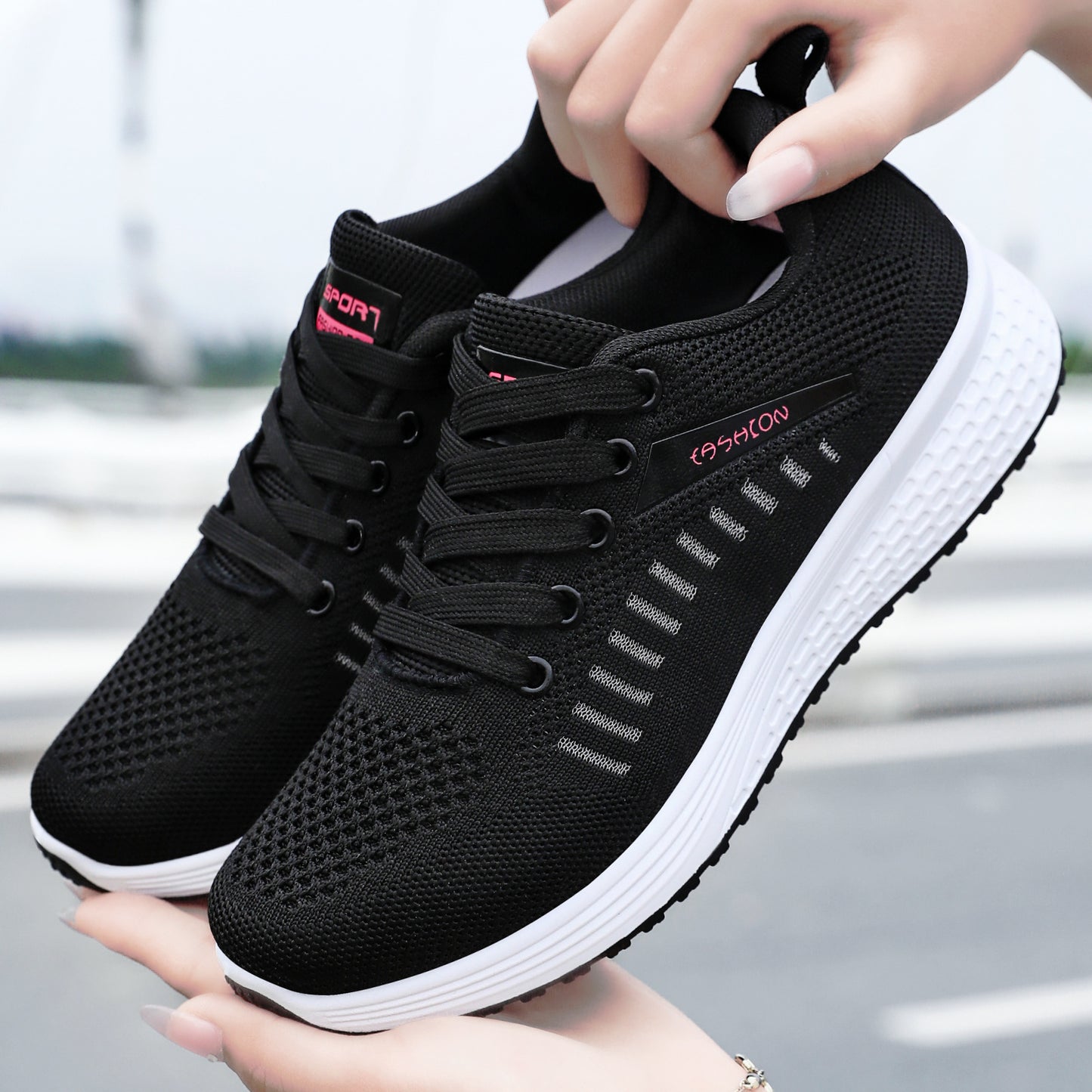 Women's spring sneakers: soft sole, flyknit running shoes, lace-up versatile flats, breathable mesh casual shoes, fashionable women's footwear