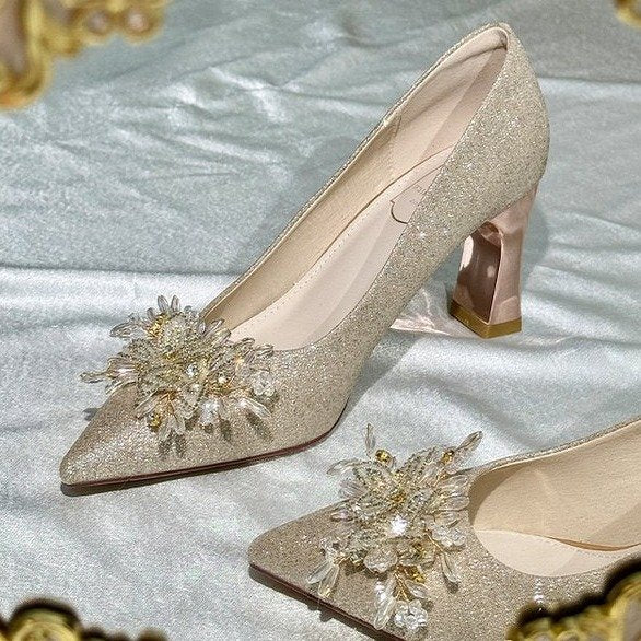 New pointed thick heel wedding shoes women's design sense autumn and winter new show clothes wedding ceremony bridesmaid shoes women's single shoes tide