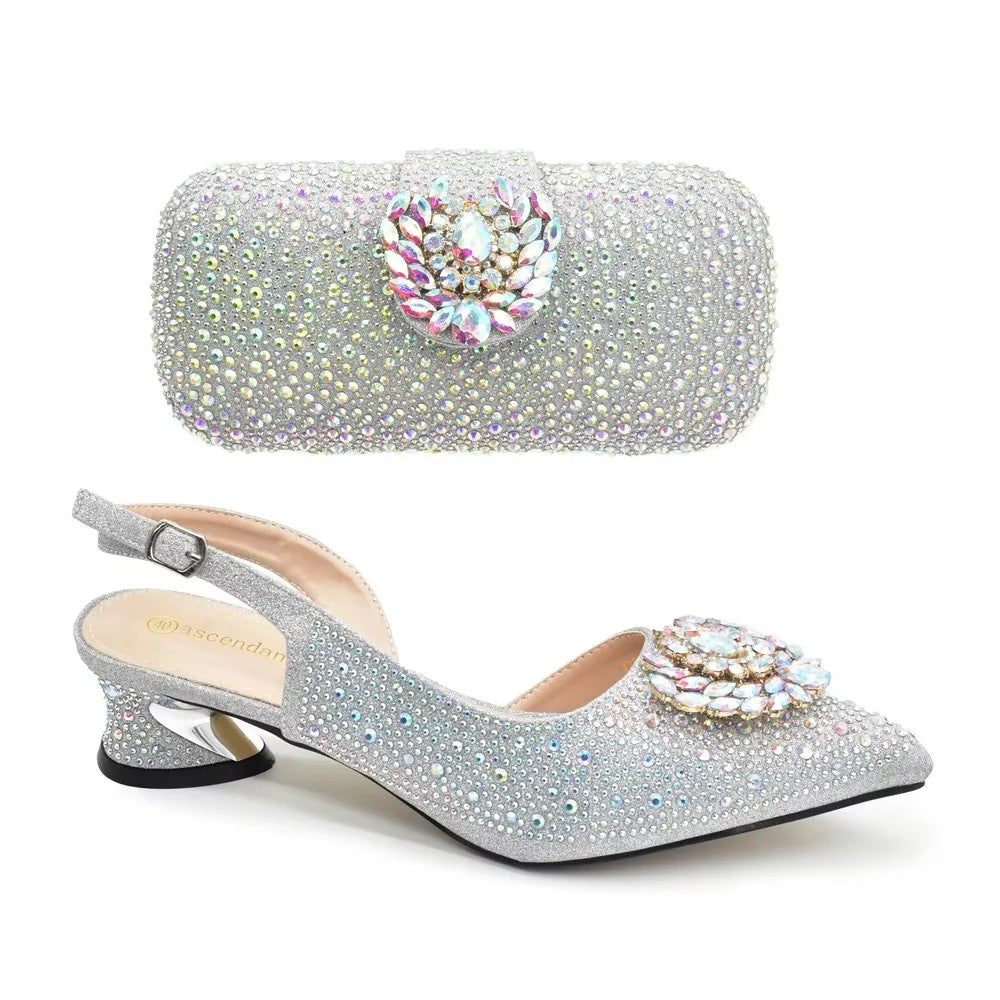 The party is matched with big flash diamond decorative high-heeled sandals and hard box gem handbag set full of diamonds high-heeled shoes.