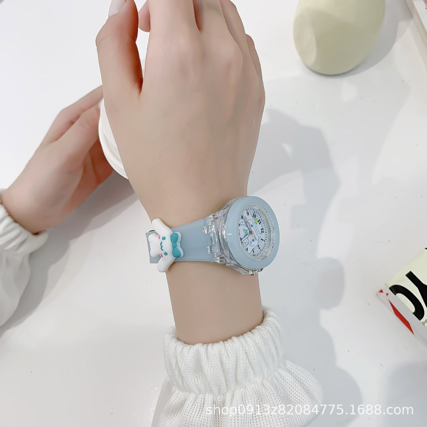 Wholesale new cartoon kids' watches for elementary school students - colorful flashing light, luminous watch with plush figure, silicone electronic watch