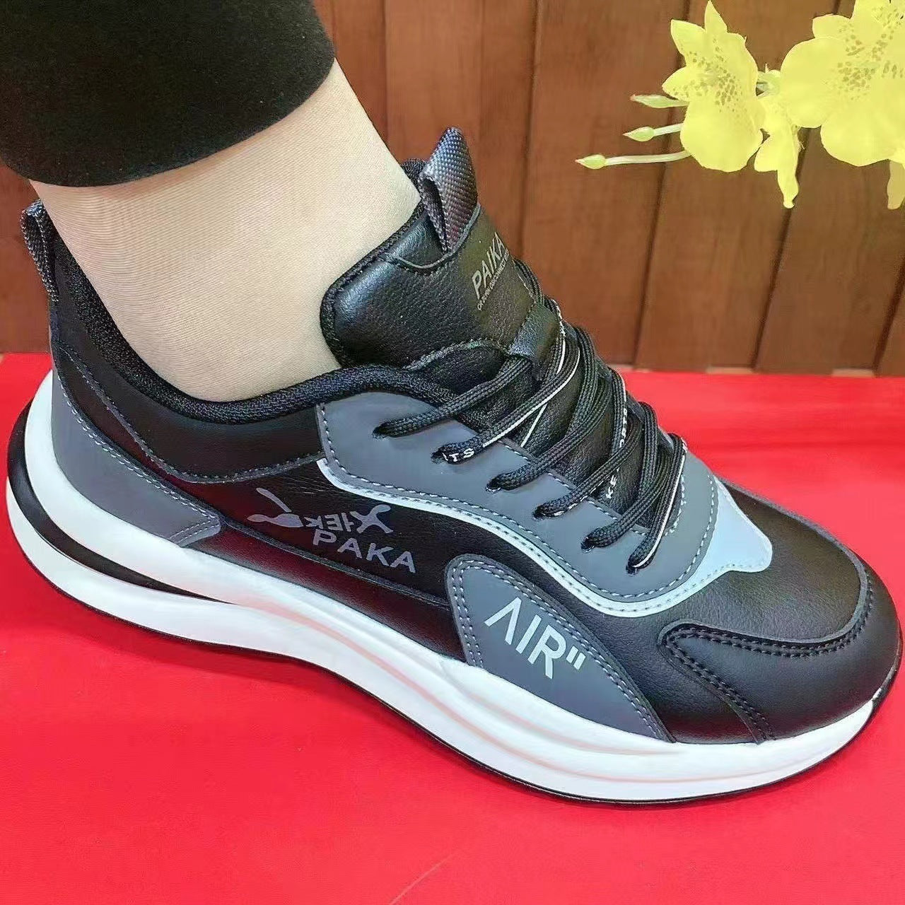 Mesh sneakers 2025 new korean style couple breathable soft bottom dad shoes fly woven running shoes for men and women